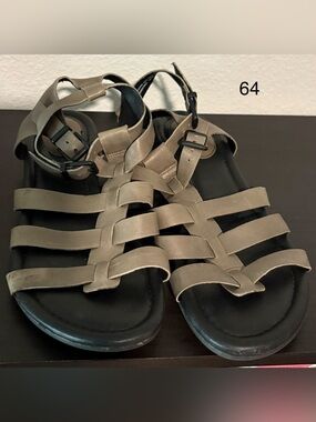 Women's Clarks Strappy Gladiator Sandals in Taupe